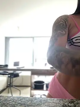 LaraHenao online show from 02-12-26, 02:12