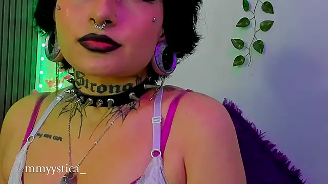 Rainnbow  online show from 04-21-26, 08:20