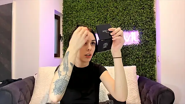 Snapshot of realhotfallingdevil chatting on 02-14-25, 05:51 realhotfallingdevil online show from 02-14-25, 05:51