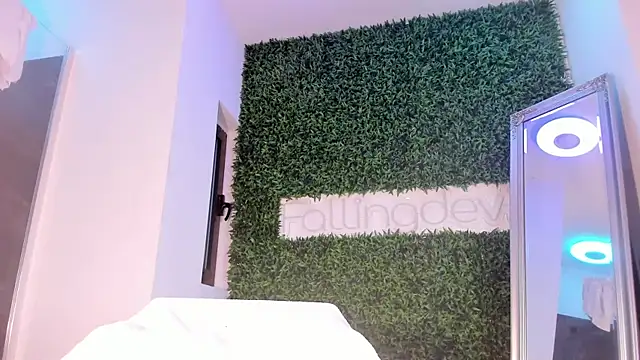 Snapshot of realhotfallingdevil chatting on 06-19-26, 03:00 realhotfallingdevil online show from 06-19-26, 03:00