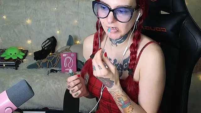 Ginger Stay online show from 10-23-25, 02:00