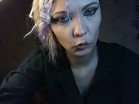 WildMissNiks online show from 04-11-26, 07:45