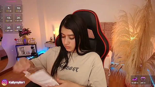 Snapshot of KallyMyller1 chatting on 01-09-25, 07:50 KallyMyller1 online show from 01-09-25, 07:50