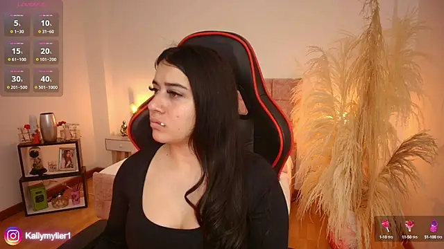 Snapshot of KallyMyller1 chatting on 02-05-25, 07:53 KallyMyller1 online show from 02-05-25, 07:53