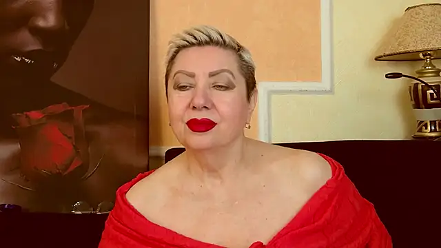 Snapshot of LadyPosh chatting on 05-29-26, 08:18 LadyPosh online show from 05-29-26, 08:18