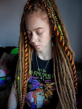 LucidLucy online show from 10-27-25, 01:37