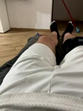 Snapshot of Io1994 chatting on 12-14-25, 09:52 Io1994 online show from 12-14-25, 09:52