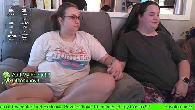 Snapshot of ZeTurtleMaster chatting on 10-04-25, 10:30 ZeTurtleMaster online show from 10-04-25, 10:30