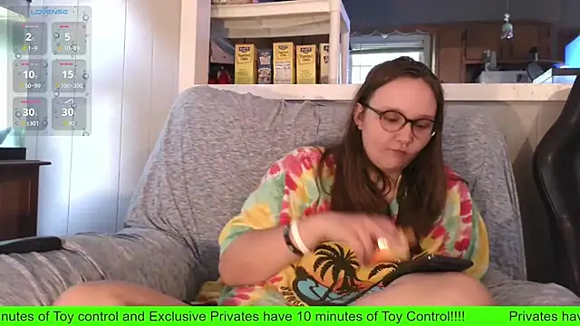 Snapshot of ZeTurtleMaster chatting on 10-11-25, 10:41 ZeTurtleMaster online show from 10-11-25, 10:41