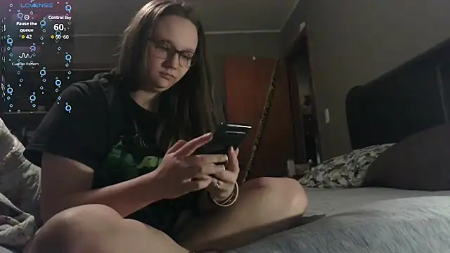 Snapshot of ZeTurtleMaster chatting on 11-10-25, 06:34 ZeTurtleMaster online show from 11-10-25, 06:34