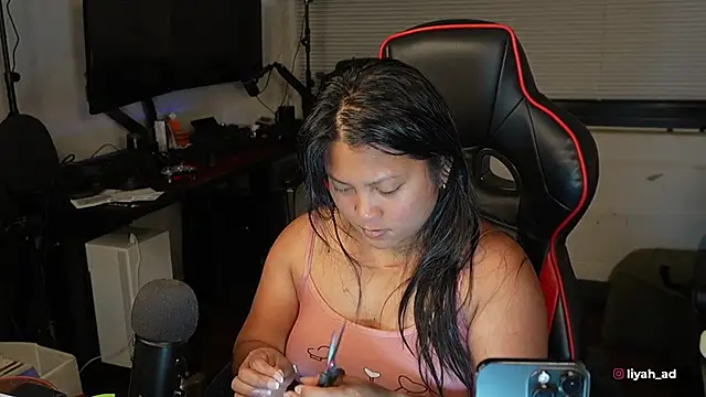 Bubbleliyah online show from 10-31-25, 02:45