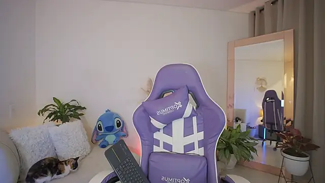 roxie gates  online show from 03-29-26, 02:22