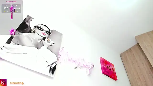 Snapshot of NinaWong chatting on 03-04-25, 02:32 NinaWong online show from 03-04-25, 02:32