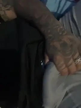 Snapshot of elian-24 chatting on 10-10-25, 09:58 elian-24 online show from 10-10-25, 09:58