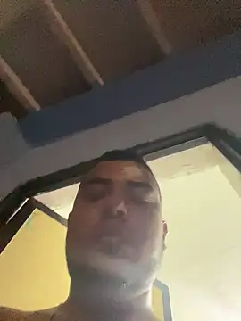 Snapshot of elian-24 chatting on 10-12-25, 12:42 elian-24 online show from 10-12-25, 12:42