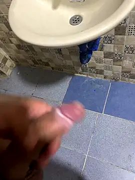 Snapshot of elian-24 chatting on 10-12-25, 11:37 elian-24 online show from 10-12-25, 11:37