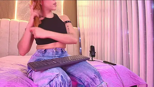 emyli sw  online show from 02-18-26, 03:02