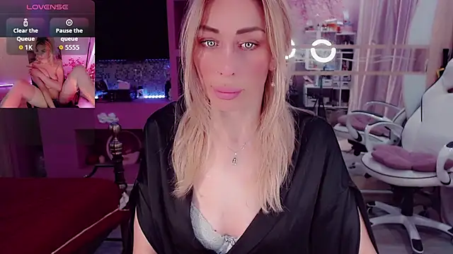 AnnieGOld  online show from 10-11-25, 11:14