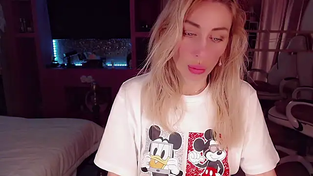 AnnieGOld  online show from 10-26-25, 11:42