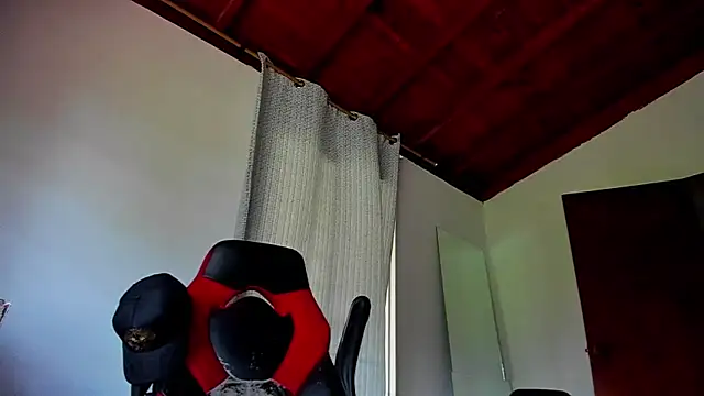 Snapshot of Baky_sexy chatting on 12-14-25, 03:06 Baky sexy online show from 12-14-25, 03:06