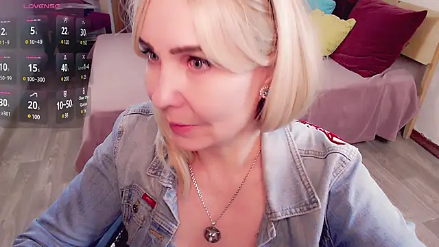 Snapshot of _unique_cam_ chatting on 01-06-25, 01:08 unique cam online show from 01-06-25, 01:08