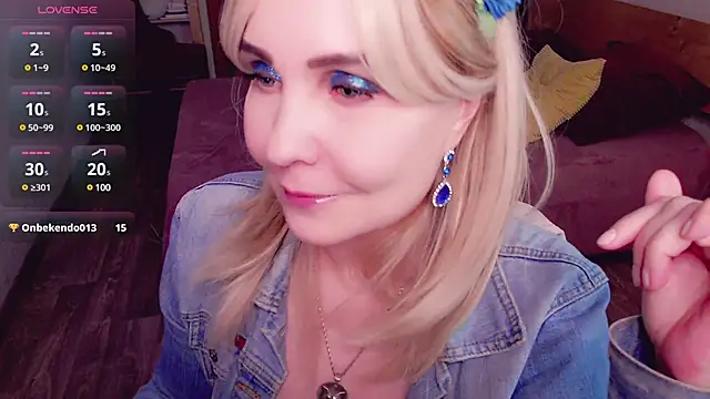 Snapshot of _unique_cam_ chatting on 03-15-25, 02:01 unique cam online show from 03-15-25, 02:01