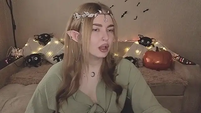 ViolettaLopez online show from 10-31-25, 11:22