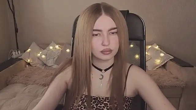 ViolettaLopez online show from 11-23-25, 10:15