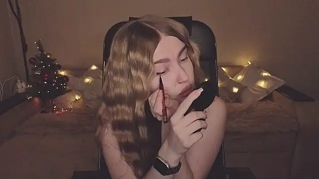 ViolettaLopez online show from 12-16-25, 02:33