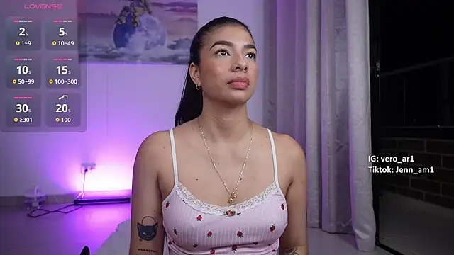 Veronica ar online show from 10-31-25, 03:07