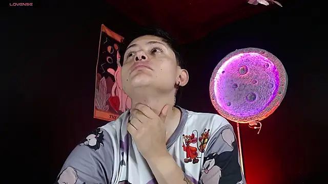 girl intense444 online show from 04-27-26, 12:47