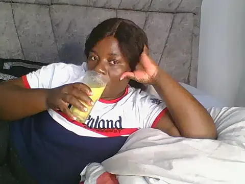 Snapshot of Deliciousgal chatting on 01-22-25, 04:33 Deliciousgal online show from 01-22-25, 04:33
