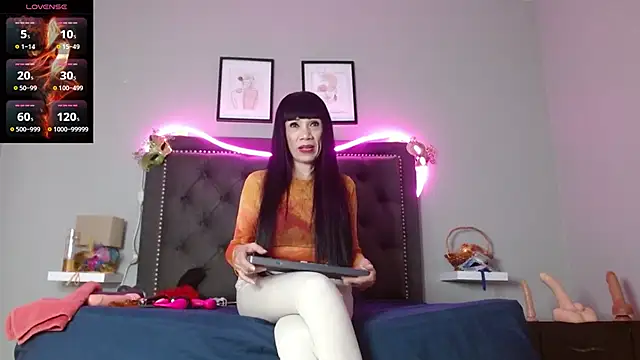 Snapshot of CharlotteLemke chatting on 11-13-25, 12:48 CharlotteLemke online show from 11-13-25, 12:48