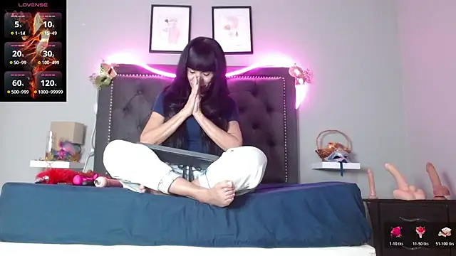 Snapshot of CharlotteLemke chatting on 11-14-25, 12:48 CharlotteLemke online show from 11-14-25, 12:48