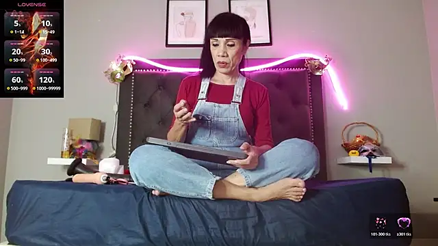 Snapshot of CharlotteLemke chatting on 11-27-25, 02:08 CharlotteLemke online show from 11-27-25, 02:08