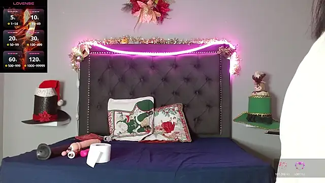 Snapshot of CharlotteLemke chatting on 12-15-25, 01:04 CharlotteLemke online show from 12-15-25, 01:04