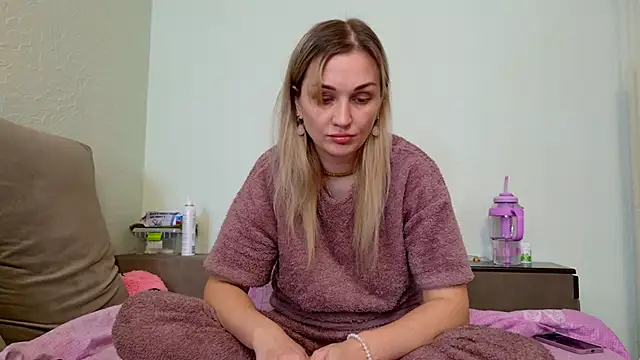 ModelEva online show from 02-15-26, 11:08