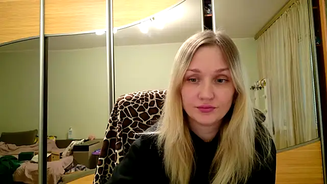 ModelEva online show from 04-23-26, 01:35