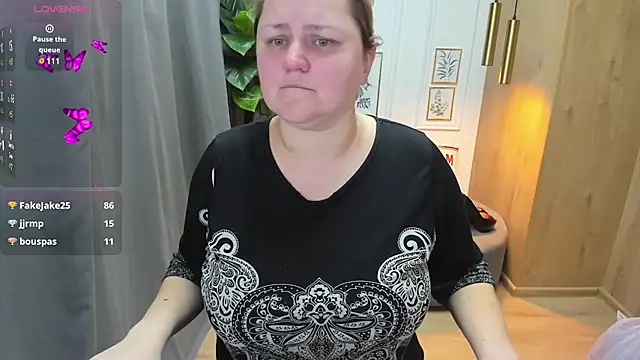 Snapshot of ScarlettSoft chatting on 12-24-24, 12:00 ScarlettSoft online show from 12-24-24, 12:00