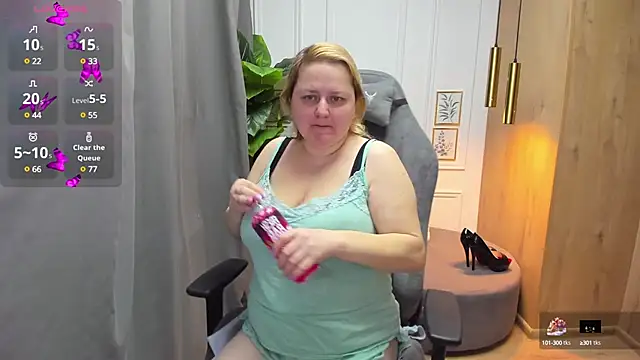 Snapshot of ScarlettSoft chatting on 03-18-25, 06:03 ScarlettSoft online show from 03-18-25, 06:03