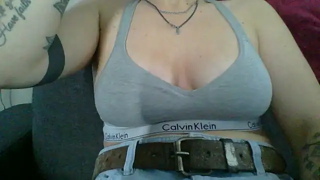 Snapshot of geilmeisje98 chatting on 10-18-25, 01:12 geilmeisje98 online show from 10-18-25, 01:12