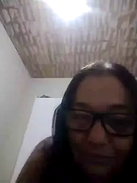 Snapshot of catdool chatting on 12-31-24, 12:43 catdool online show from 12-31-24, 12:43