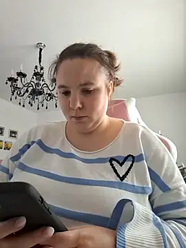 AureliaWinter online show from 01-12-25, 12:33