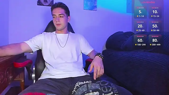 Snapshot of Alex_smith00 chatting on 12-22-24, 03:00 Alex smith00 online show from 12-22-24, 03:00