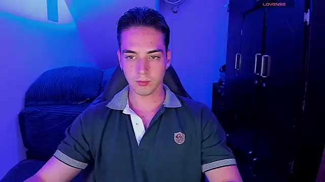 Snapshot of Alex_smith00 chatting on 12-22-24, 10:58 Alex smith00 online show from 12-22-24, 10:58