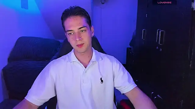 Snapshot of Alex_smith00 chatting on 12-29-24, 11:08 Alex smith00 online show from 12-29-24, 11:08