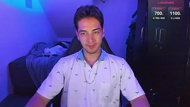 Snapshot of Alex_smith00 chatting on 01-05-25, 04:27 Alex smith00 online show from 01-05-25, 04:27