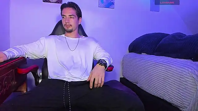 Snapshot of Alex_smith00 chatting on 01-19-25, 01:10 Alex smith00 online show from 01-19-25, 01:10