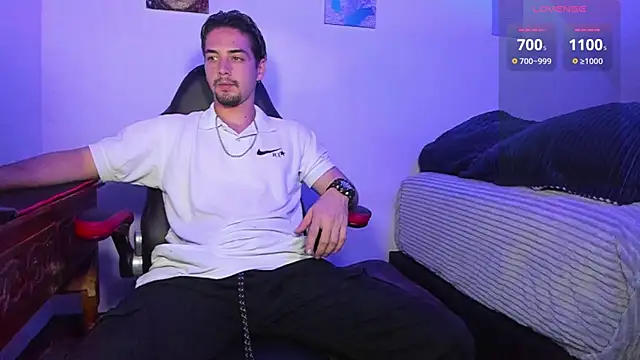 Snapshot of Alex_smith00 chatting on 01-19-25, 11:21 Alex smith00 online show from 01-19-25, 11:21