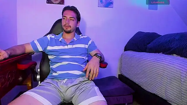 Snapshot of Alex_smith00 chatting on 01-23-25, 01:19 Alex smith00 online show from 01-23-25, 01:19